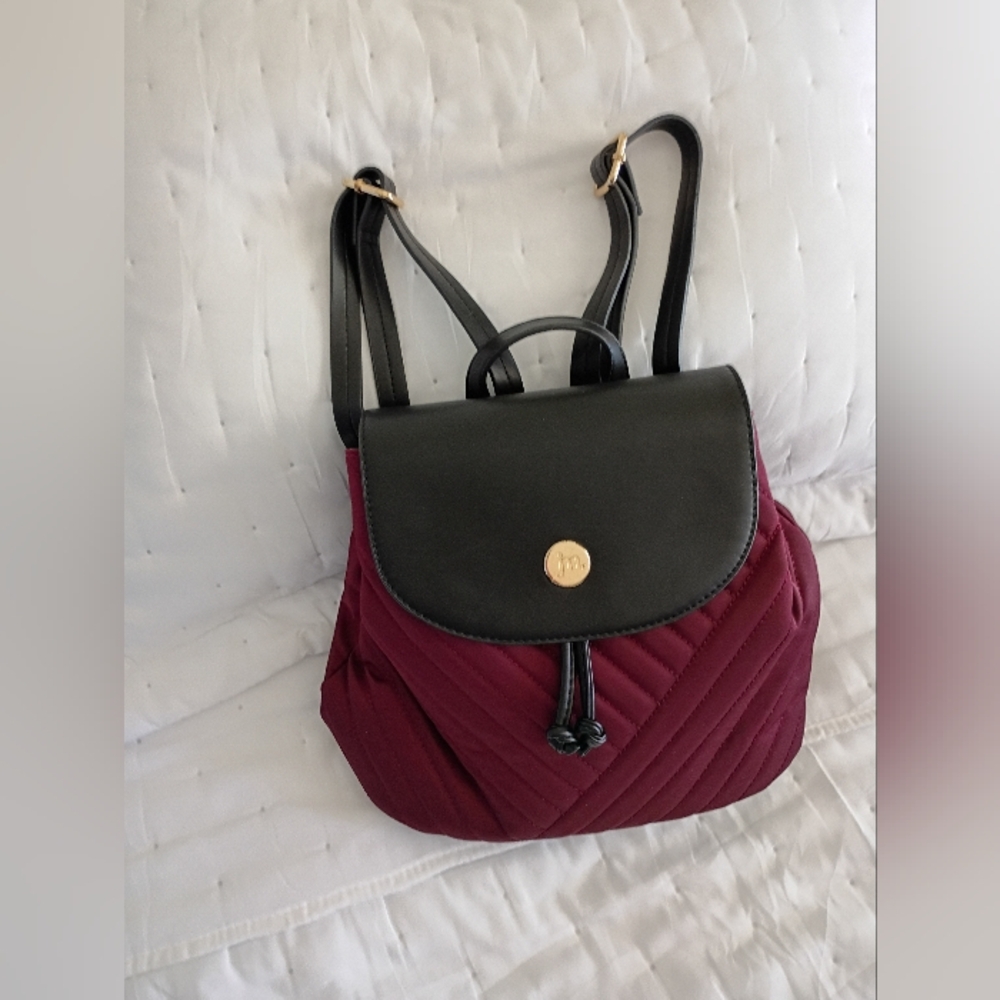 JM Collections Quilted Backpacl - Picture 8 of 9